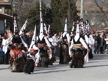 We saw colorful clothes and cute dances in the square